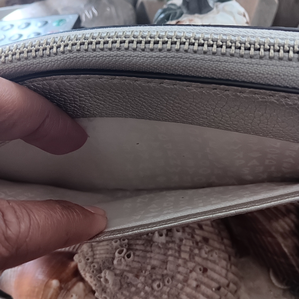 Kate Spade New York Metallic Beige Zip-Around Wallet EUC - Picture 5 of 7